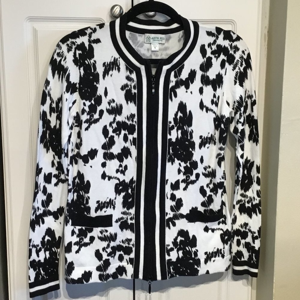 Austin Reed Black & White Abstract Light Zip Up Sweater